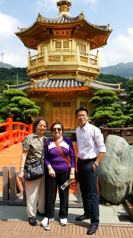 Frank the tour guide with Wallace mom and her sister at Nan Lian Garden