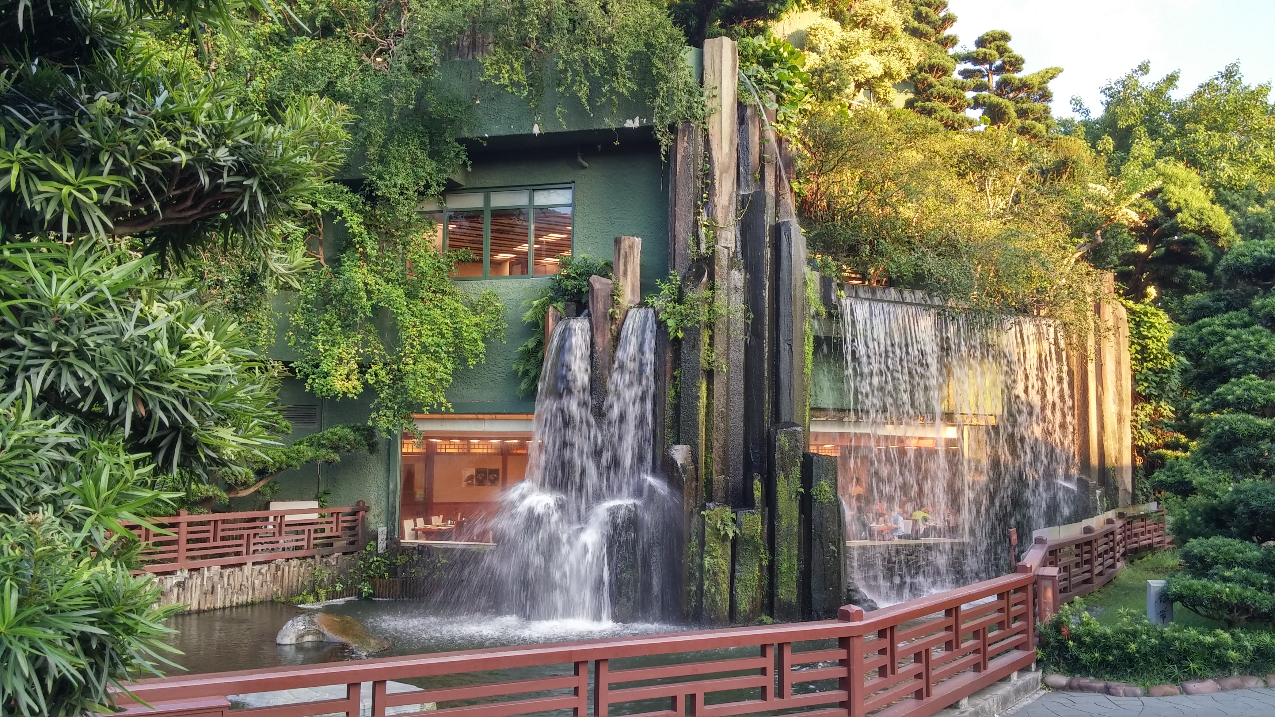 Nan Lian Garden waterfall and vegetarian restaurant