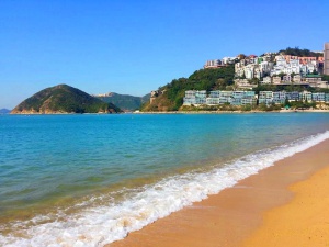 You can tour Repulse Bay and other sightseeing points during Frank the tour guide's private car tour.