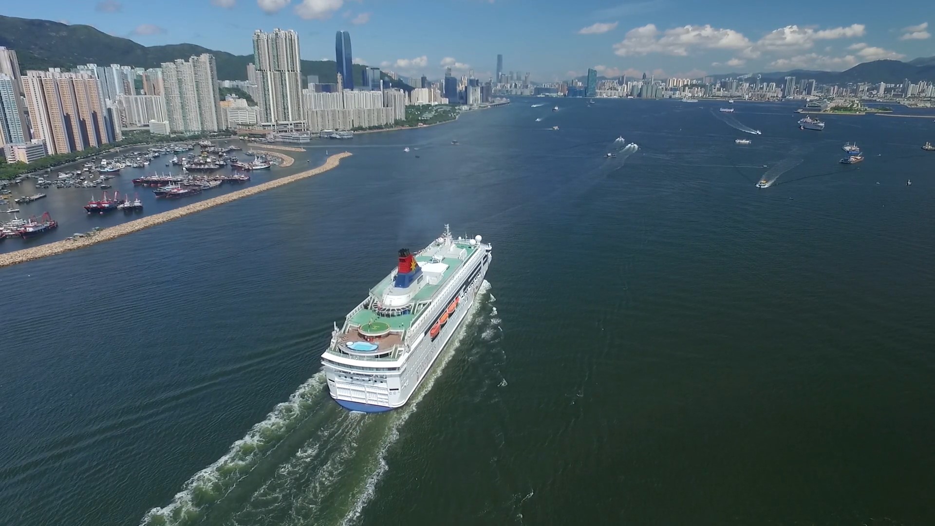 Frank shows the best Hong Kong attraction for cruise passengers 